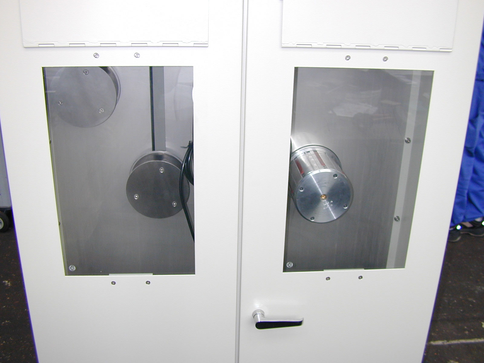 Aufwickeleinheit mit geöffneten Abdeckklappen