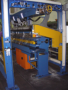 Längsschneider für beschwerte Folienbahn