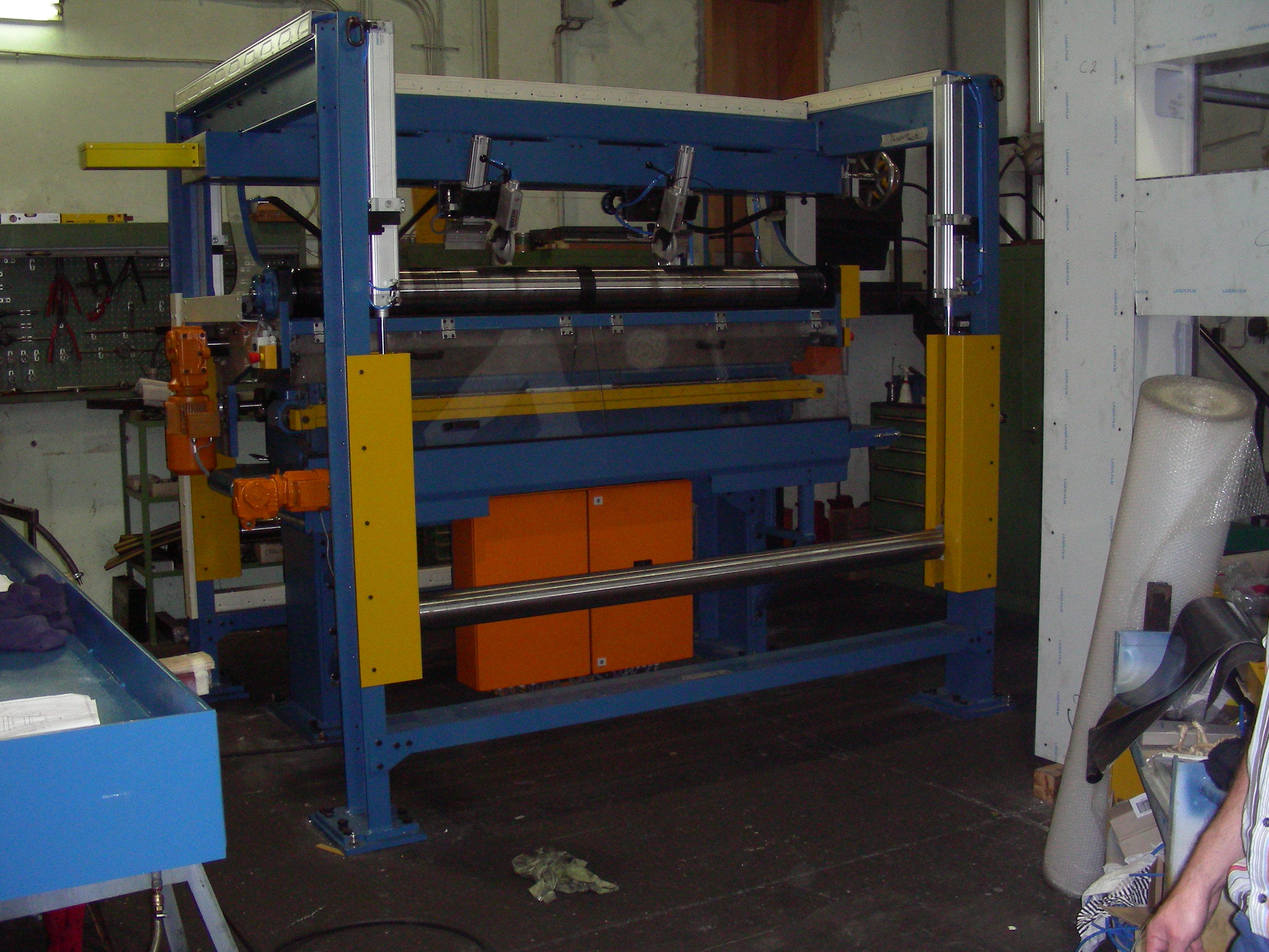 Längsschneider für beschwerte Folienbahn (Einlaufseite)