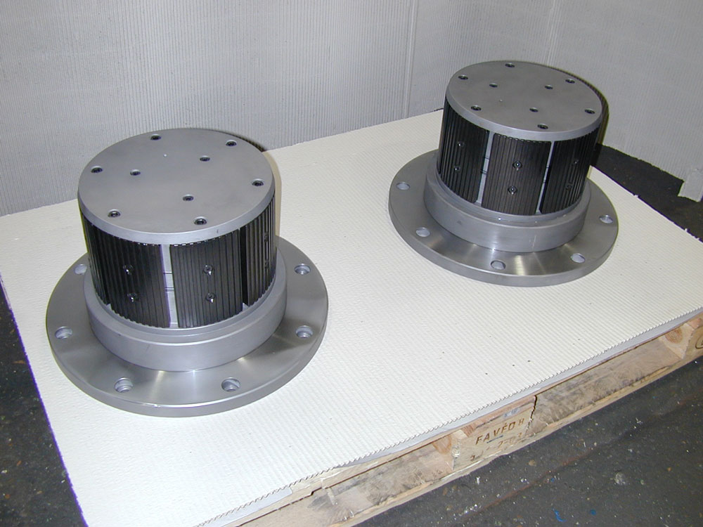 Pneumatisch-mechanisch betätigter Spannkopf (pneumatisch expandierend, mittels Federkraft lösend).