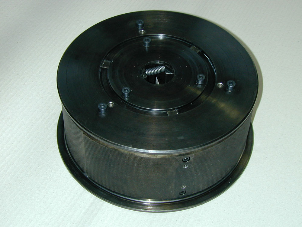 Mechanisch betätigter Spannkopf für einen Rollenschneider (durch Rotationsbewegung der Rolle expandierend).