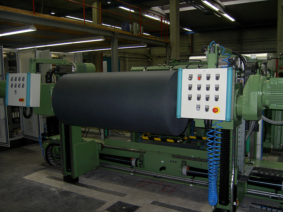 Umroll- und Messmaschine Typ UMV/1 1600