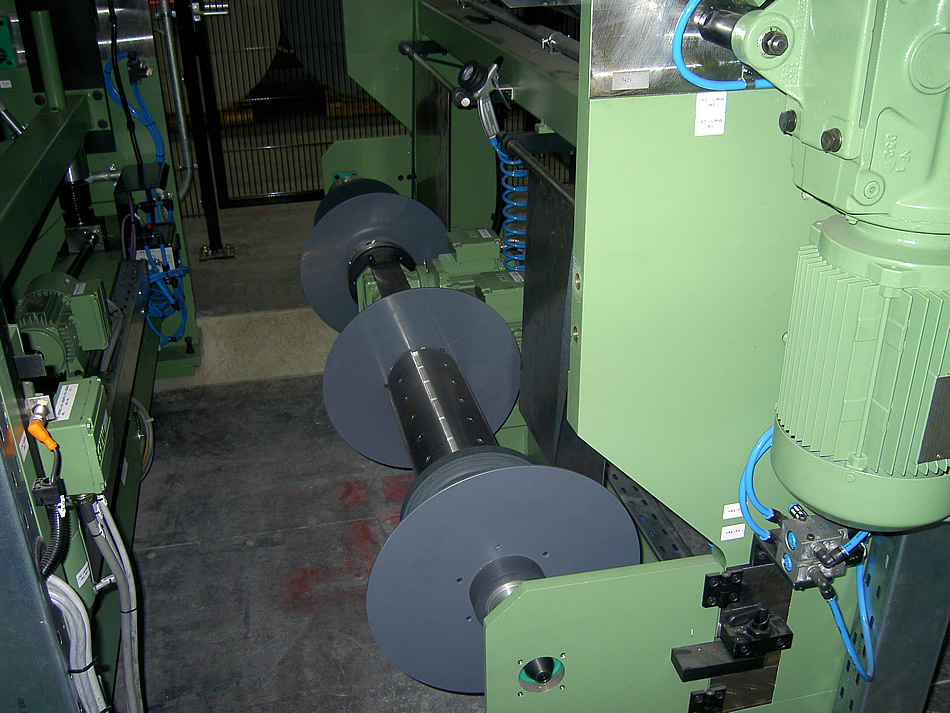 Umroll- und Messmaschine Typ UMV/1 1600
