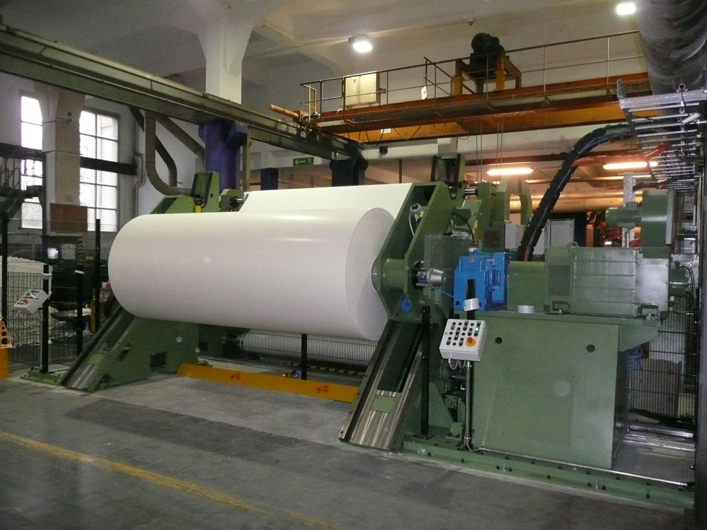 Zentrumswickler Typ ZW 2233	(Kombi-Abwicklung im Grossrollenbetrieb, d. h. Rolle auf einer Hülse)